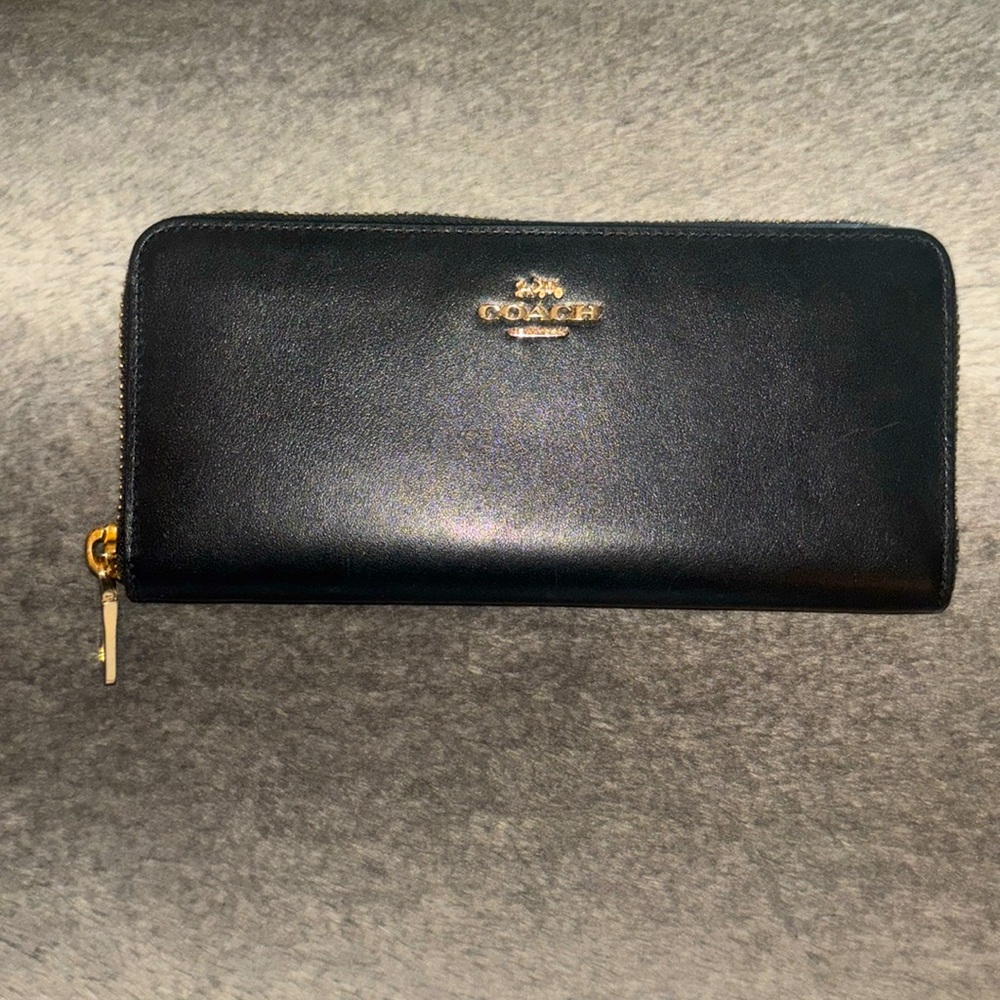 HOST PICK! ❤️Brand new Coach leather wallet